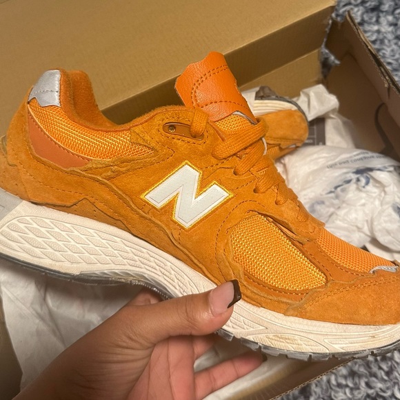 Size 8 men’s 2002r protection pack vintage orange new balance. - Picture 2 of 5